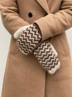 Zigzag Mittens in Snefnug by Trine Meulengracht