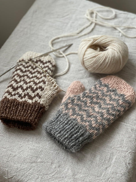 Zigzag Mittens in Snefnug by Trine Meulengracht