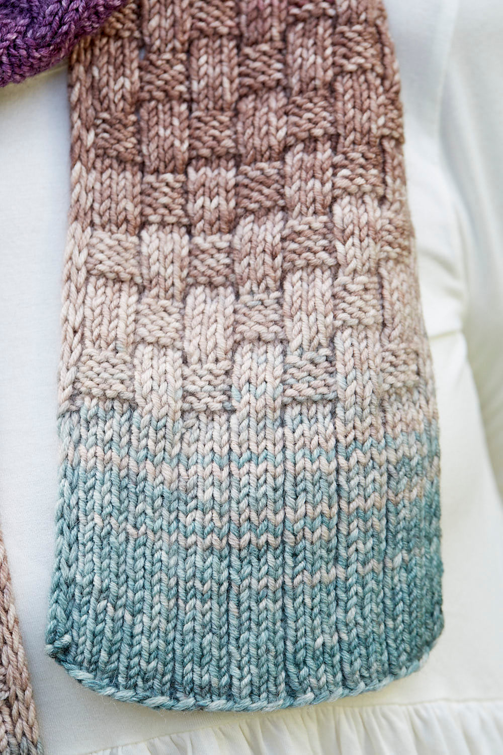 Attabi Scarf by Nina Holubcova