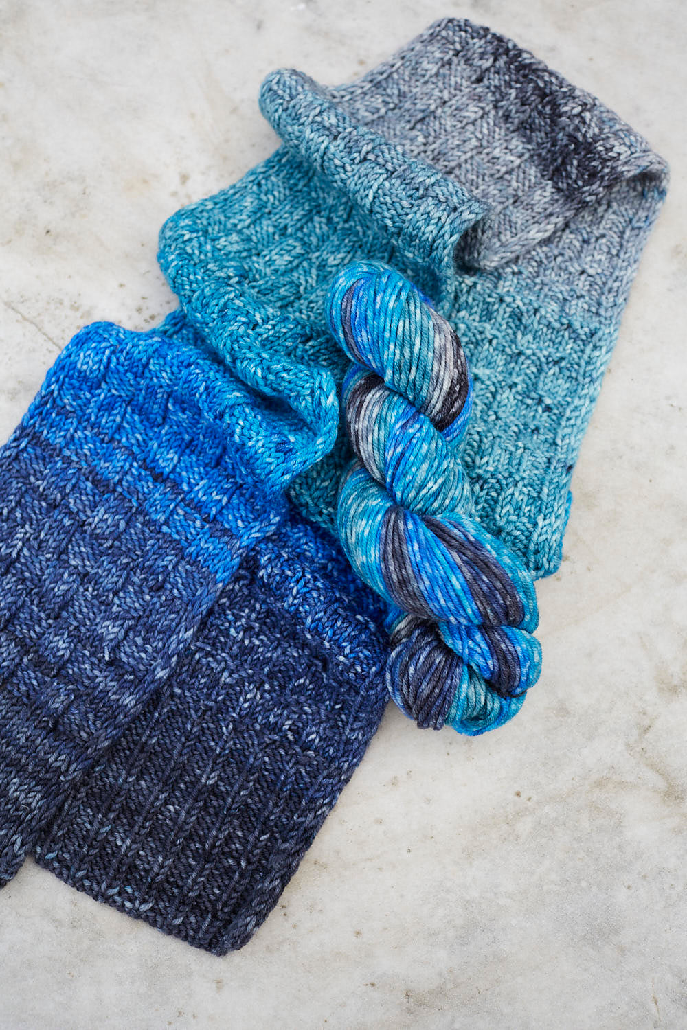 Attabi Scarf by Nina Holubcova