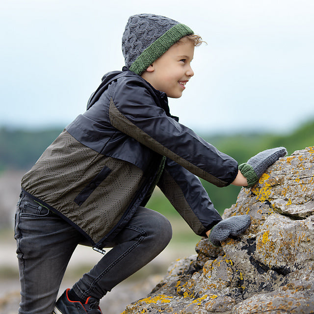 Kinsley hat and mitts by Sarah Hatton