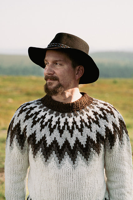 Laine Unfolding Landscapes: 17 Knits for the Road by Ronja Hakalehto
