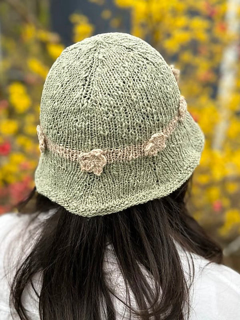 Daisy Chain (Knit) by Mel Kennelly
