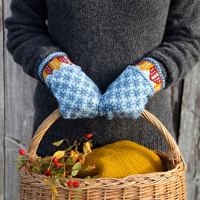 Trondheim Mittens by Sofia Capelle