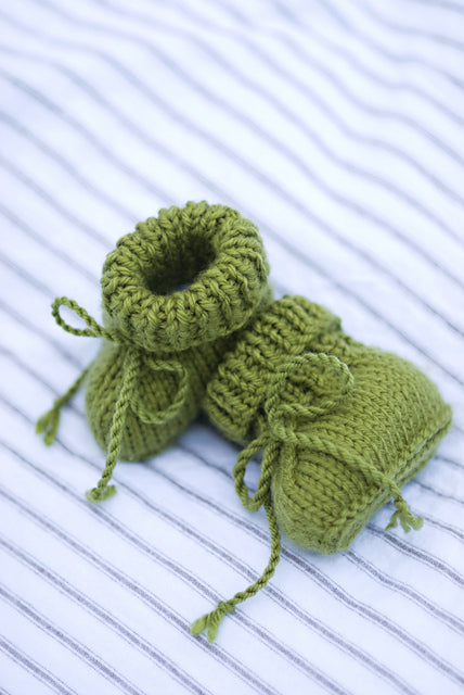 Stay-On Baby Booties by Churchmouse Yarns and Teas