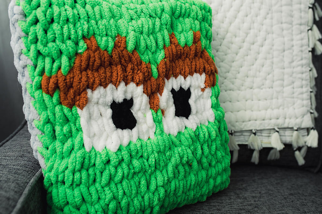 Oscar Eyes Pillow (Crafts) by Lion Brand Yarn
