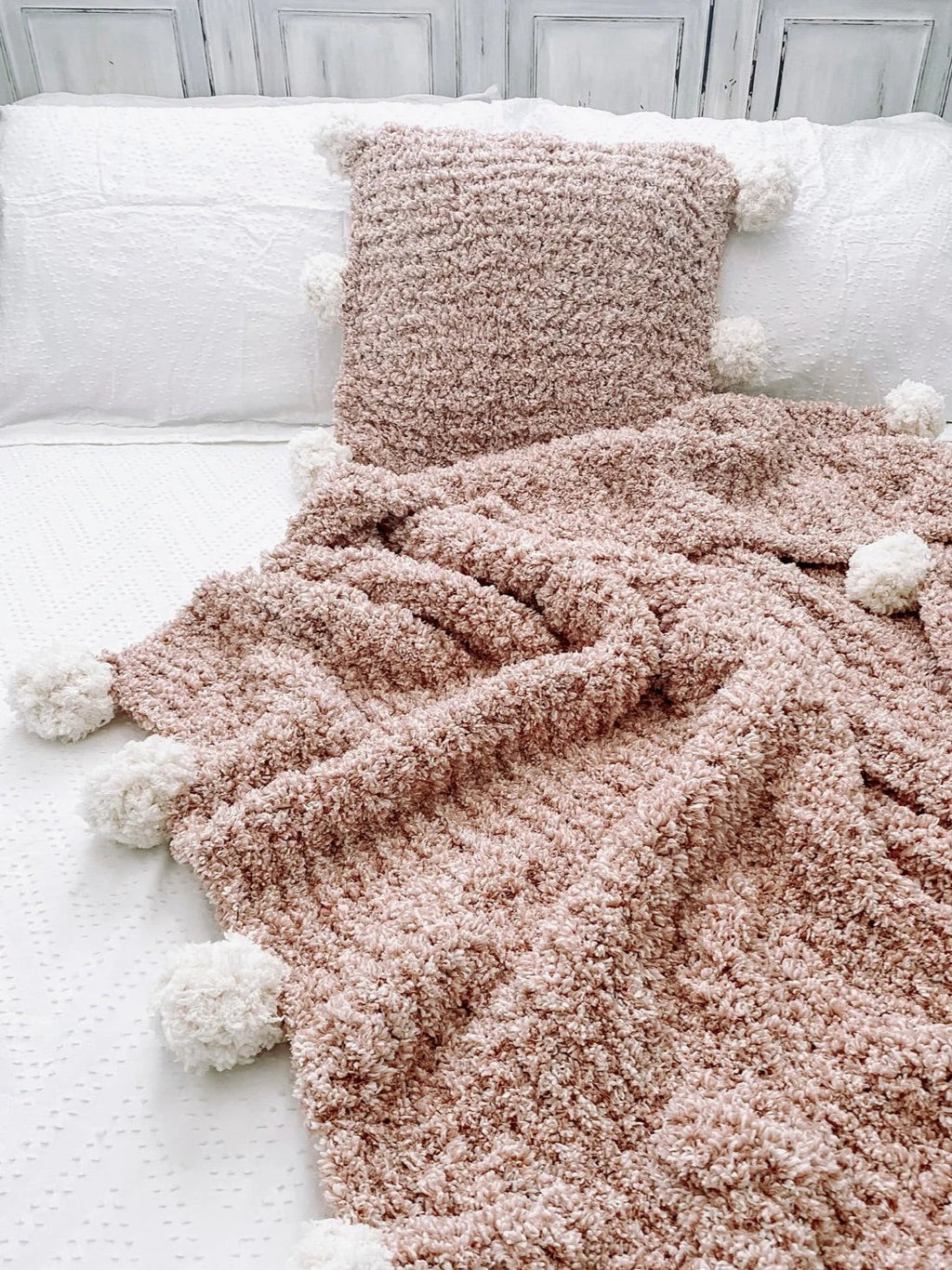Mirin Pillow (Knit) by Lion Brand Yarn