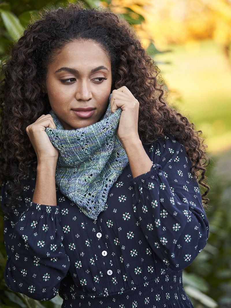 Promenada Street Cowl by Susana Lobos Garcia