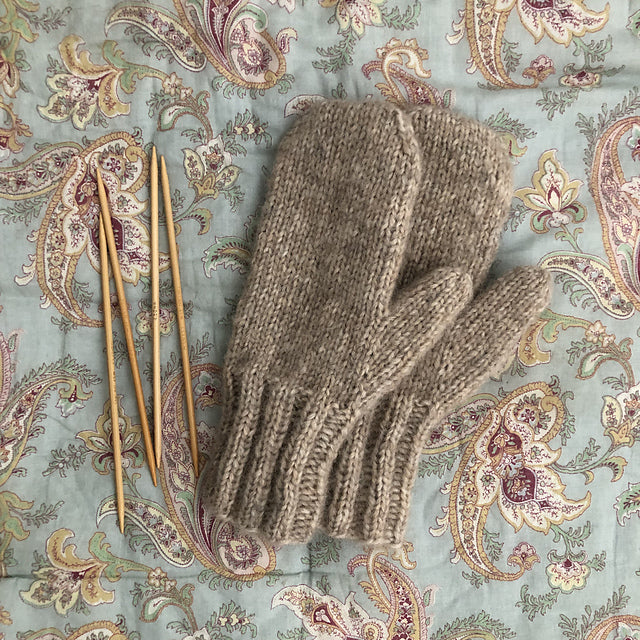Snow Mittens by Trine Meulengracht