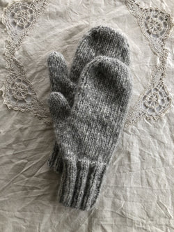 Snow Mittens by Trine Meulengracht