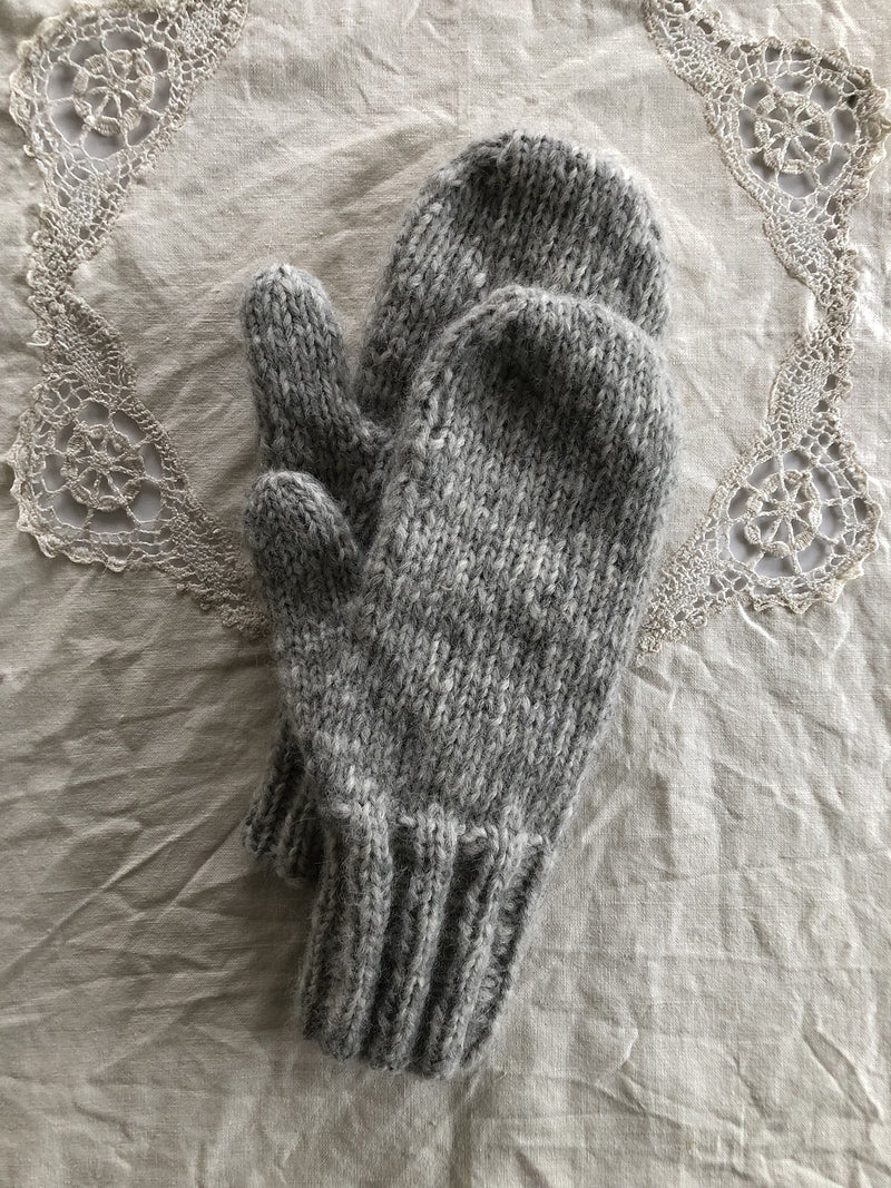 Snow Mittens by Trine Meulengracht