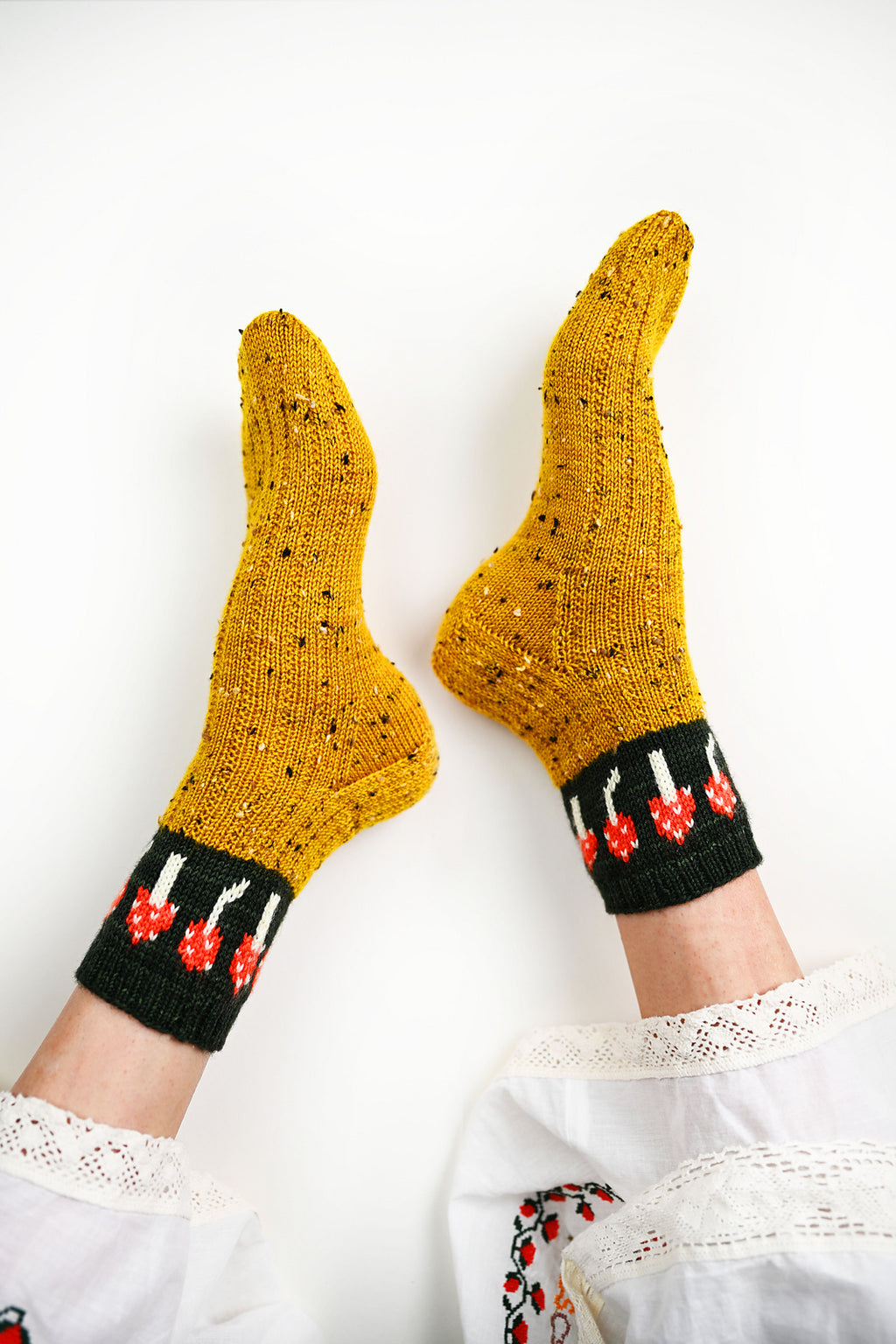 The Sock Obsession: Supercool Socks to Knit and Show Off by Summer Lee