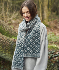Lattice Scarf