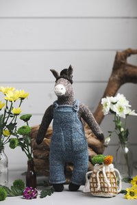Laine Mouche & Friends: Seamless Toys to Knit & Love by Cinthia Vallet