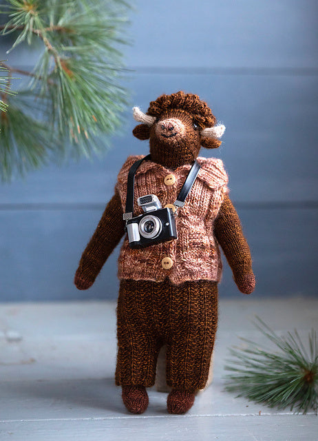 Laine Mouche & Friends: Seamless Toys to Knit & Love by Cinthia Vallet